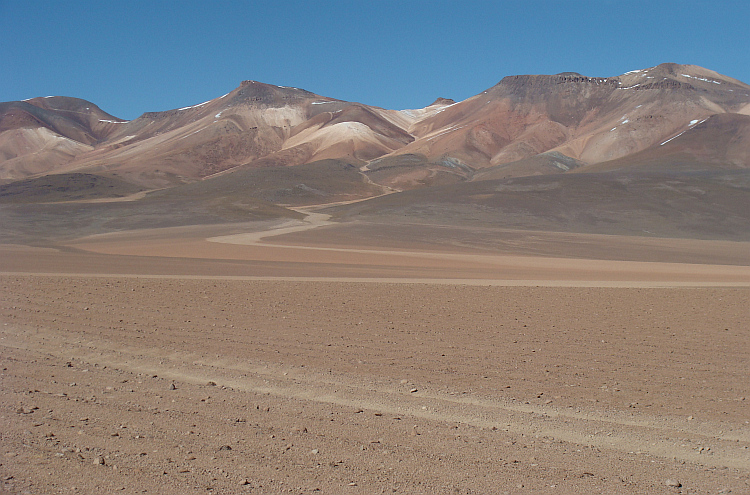 Landscape between the Hotel del Desierto and the Árbol de Piedra