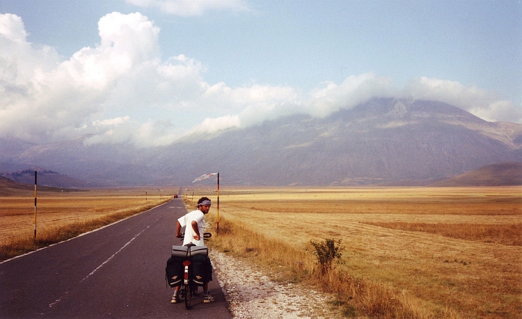 Willem on the Gran Piano. In the background the Monti Sibillini